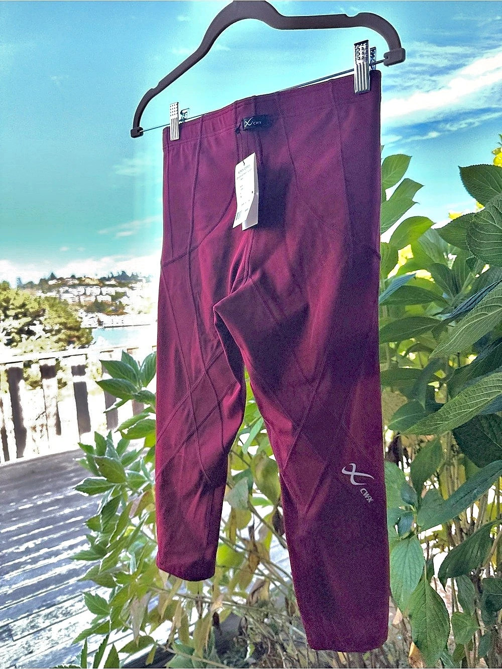 NWT Endurance Generator Joint & Muscle Support 3/4 Compression Tight - Syrah / M